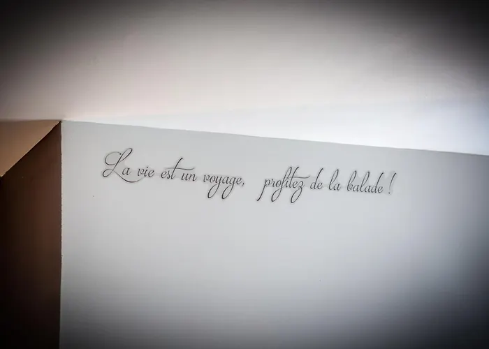 L\'Escale Du Gros-Horloge Une Parenthese Prestigieuse Au Coeur De Rouen