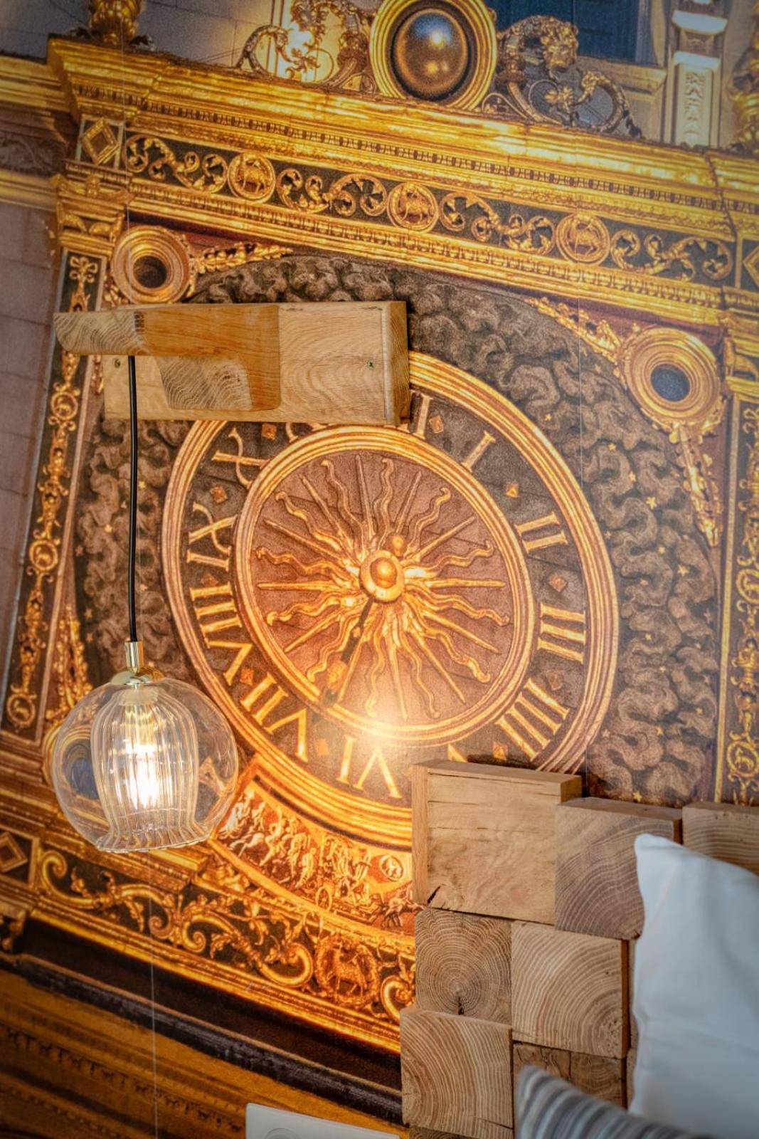 L'escale Du Gros-horloge Parenthese Prestigieuse Au Coeur De Rouen